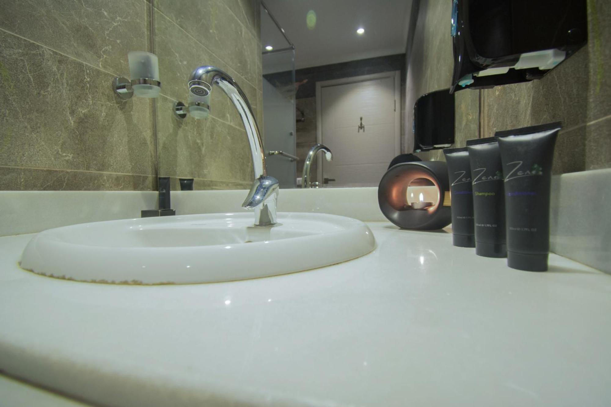 Nile Guardian Hotel Giza ภายนอก รูปภาพ